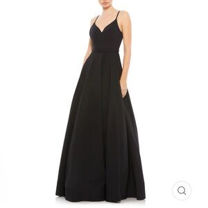 NWOT Ieena for Mac Duggal classic A line V neck ball gown